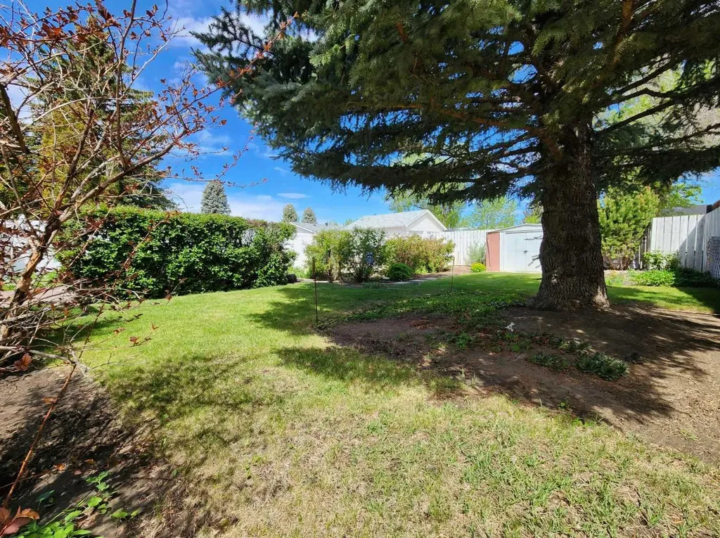 2609 14 Avenue N Lethbridge AB T1H 4C8