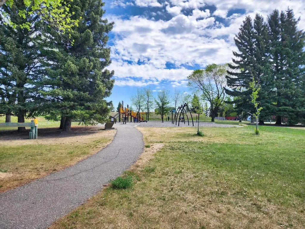 2609 14 Avenue N Lethbridge AB T1H 4C8