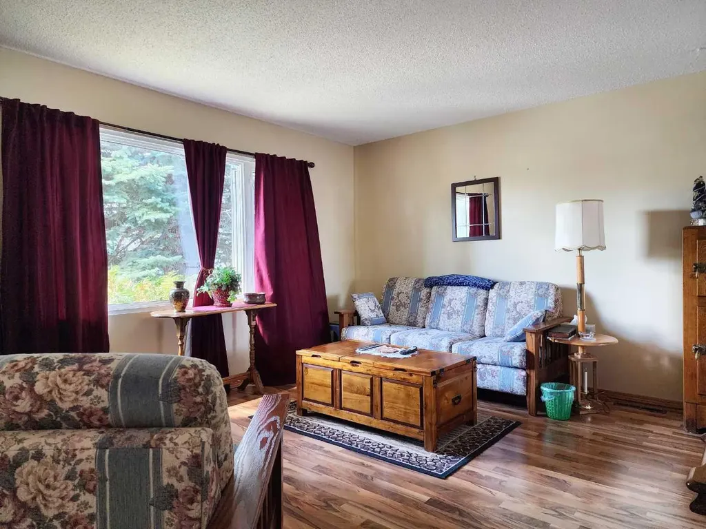2609 14 Avenue N Lethbridge AB T1H 4C8