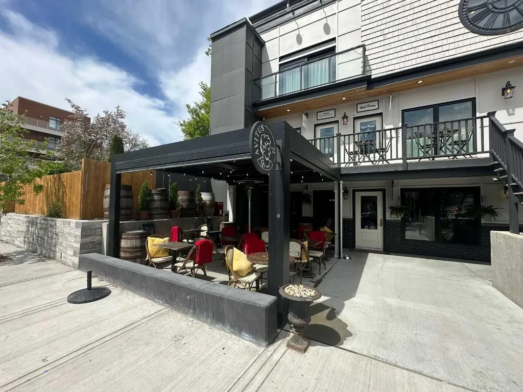 3450 19 Street SW Calgary AB T2T6V7