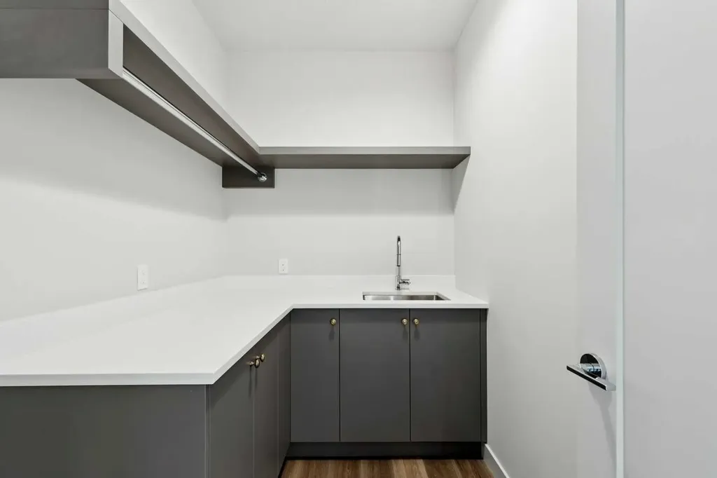 2 Rock Lake View NW Calgary AB T3G 0G1