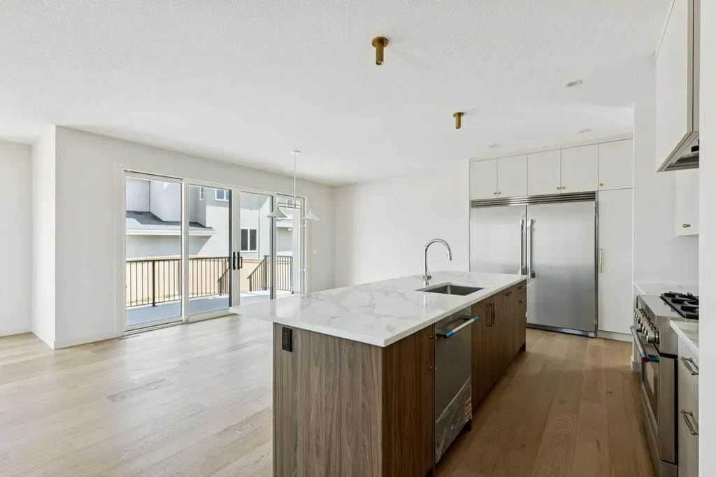 2 Rock Lake View NW Calgary AB T3G 0G1