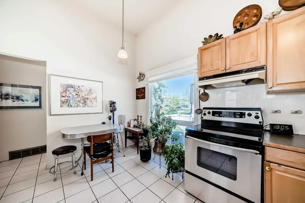 400 Brae Glen Crescent SW Calgary AB T2W 1B6