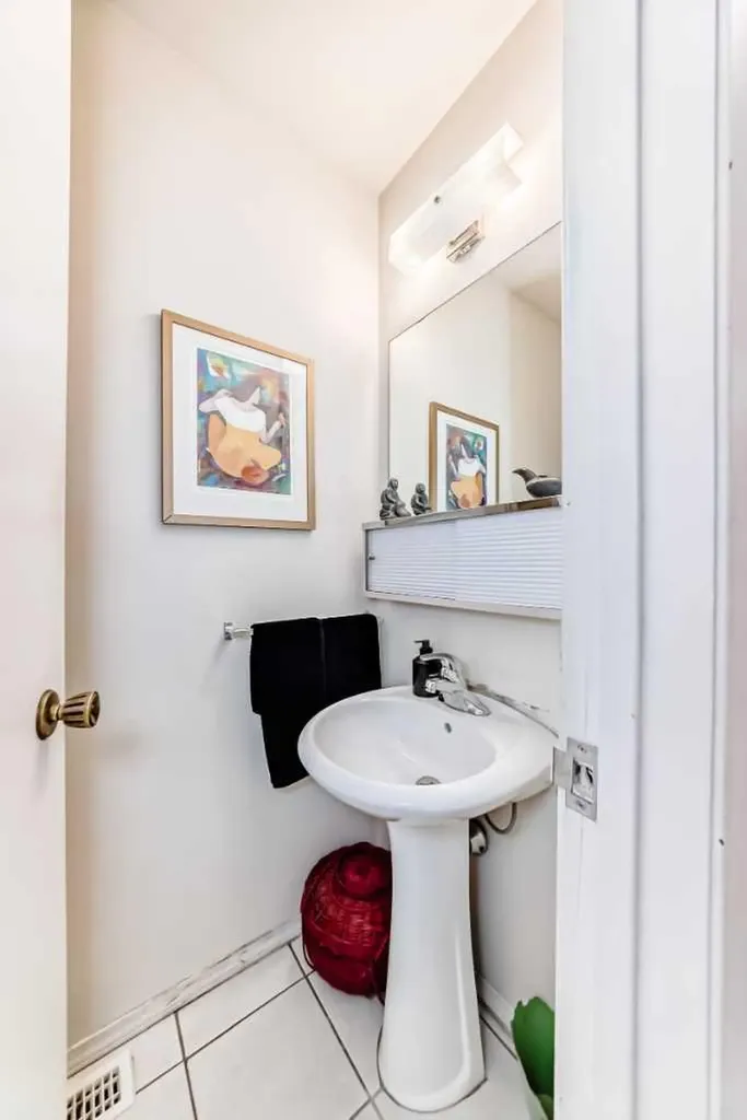 400 Brae Glen Crescent SW Calgary AB T2W 1B6
