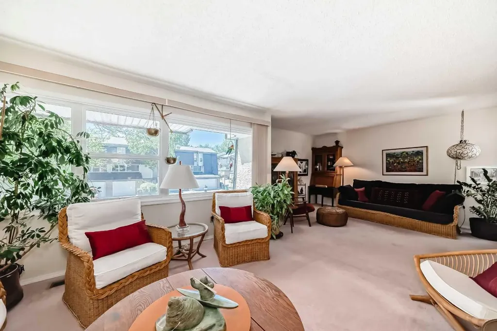 400 Brae Glen Crescent SW Calgary AB T2W 1B6