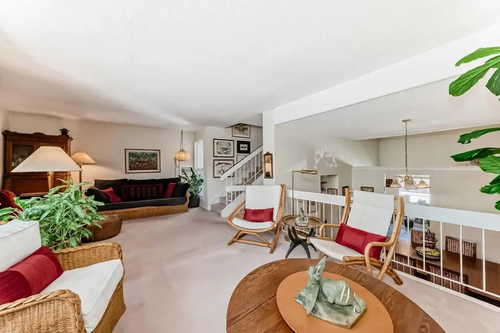 400 Brae Glen Crescent SW Calgary AB T2W 1B6