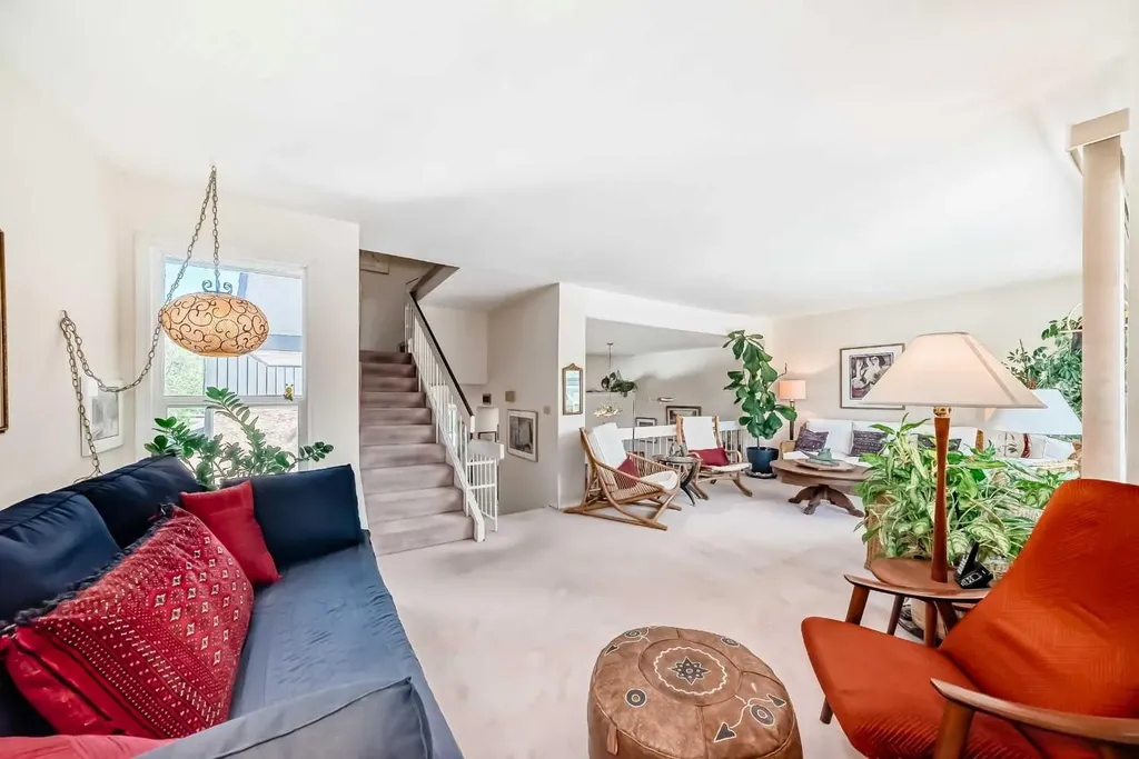 400 Brae Glen Crescent SW Calgary AB T2W 1B6
