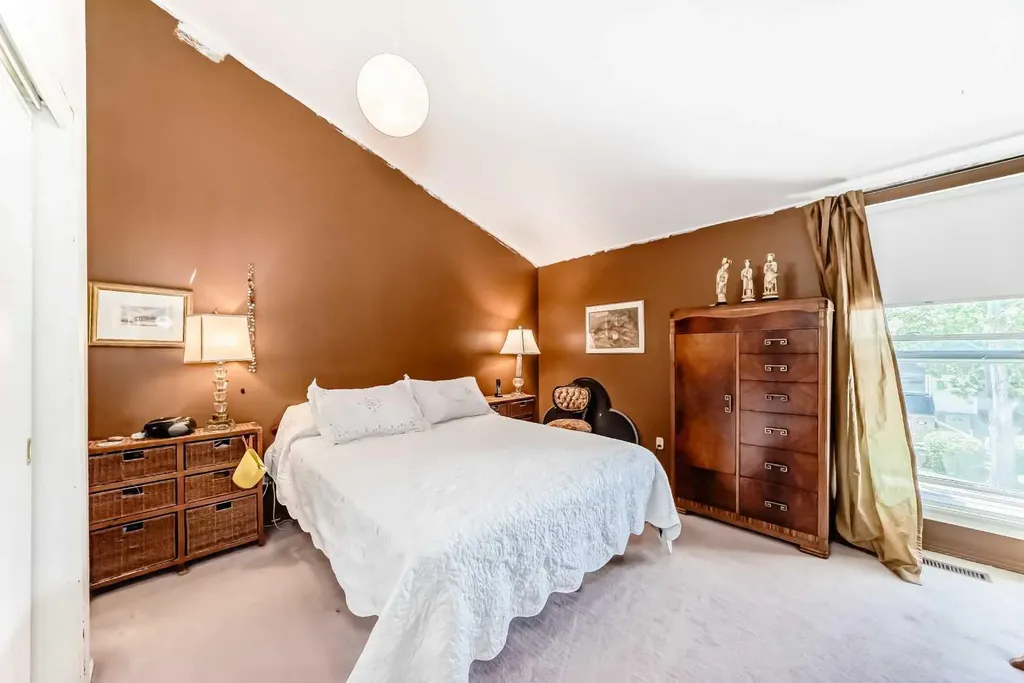 400 Brae Glen Crescent SW Calgary AB T2W 1B6