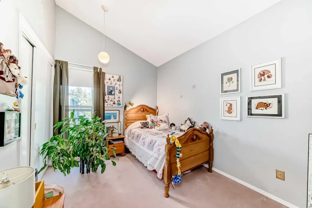 400 Brae Glen Crescent SW Calgary AB T2W 1B6