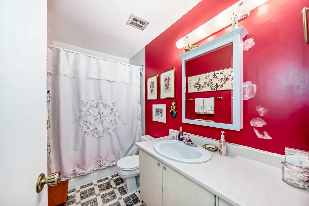 400 Brae Glen Crescent SW Calgary AB T2W 1B6