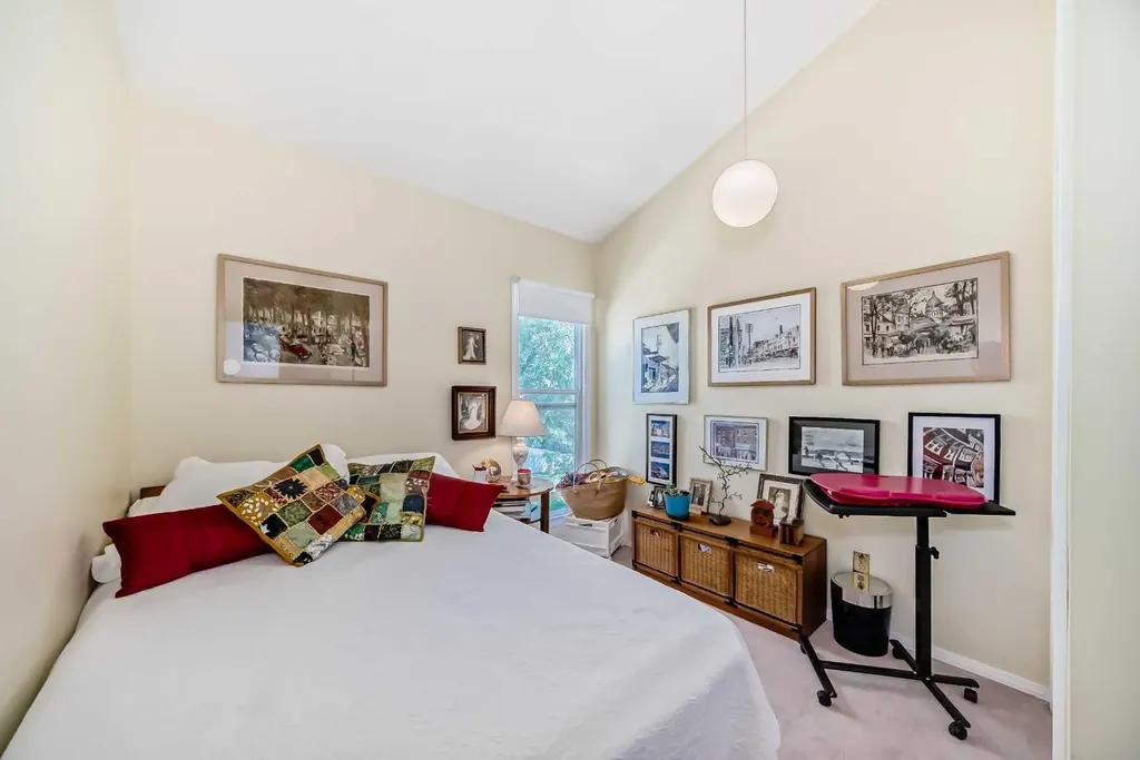 400 Brae Glen Crescent SW Calgary AB T2W 1B6