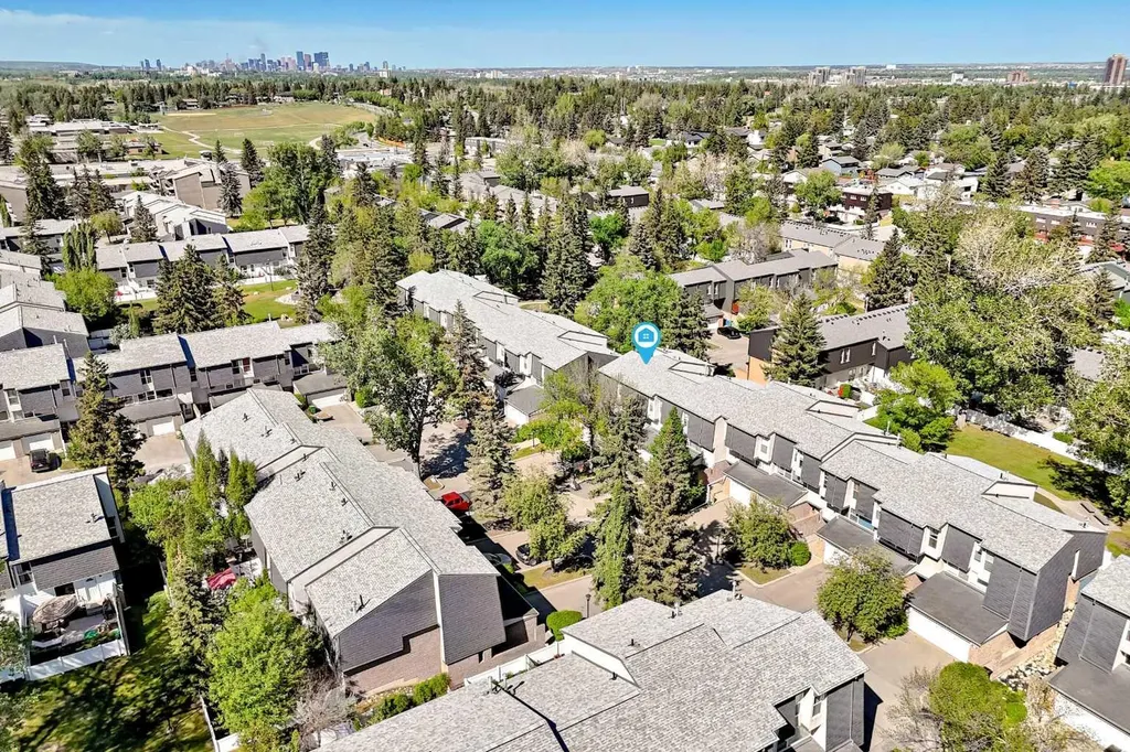 400 Brae Glen Crescent SW Calgary AB T2W 1B6