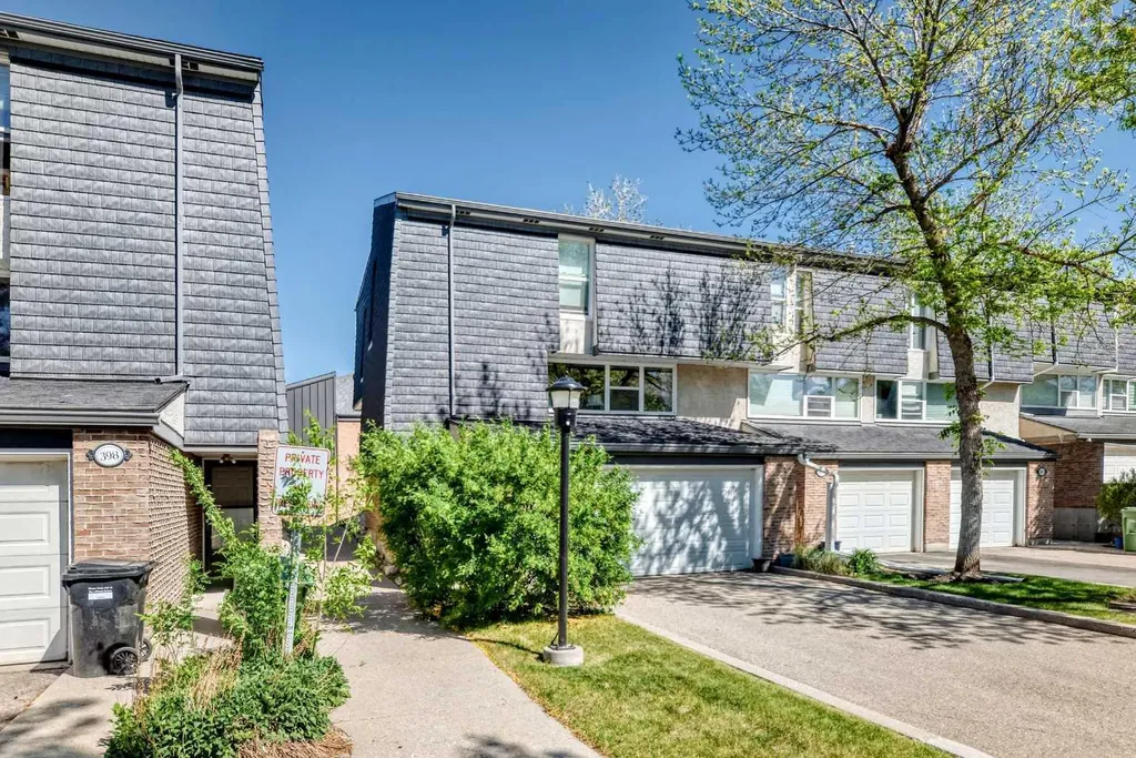 400 Brae Glen Crescent SW Calgary AB T2W 1B6