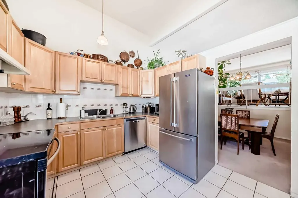 400 Brae Glen Crescent SW Calgary AB T2W 1B6