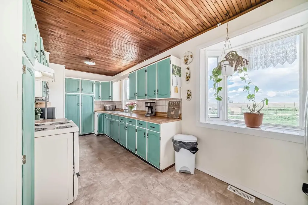 225079 Range Road 245 Rural Wheatland County AB T1P 0N5
