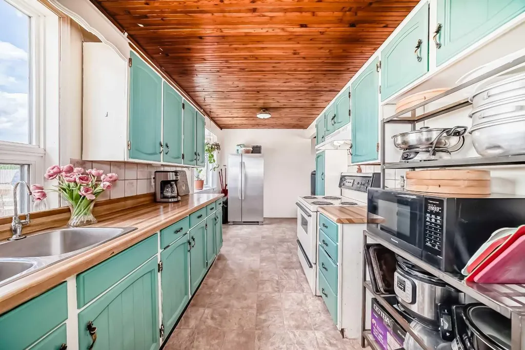 225079 Range Road 245 Rural Wheatland County AB T1P 0N5