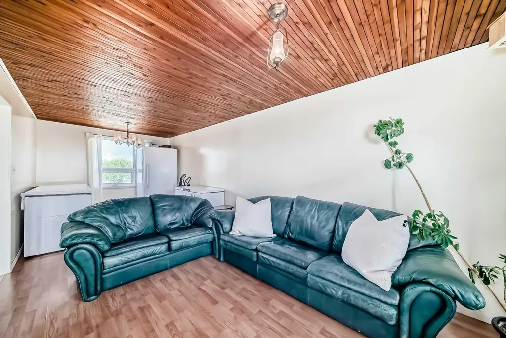 225079 Range Road 245 Rural Wheatland County AB T1P 0N5