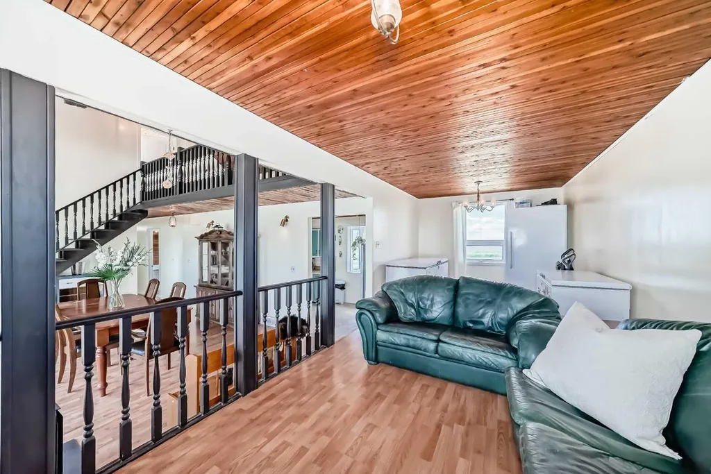 225079 Range Road 245 Rural Wheatland County AB T1P 0N5