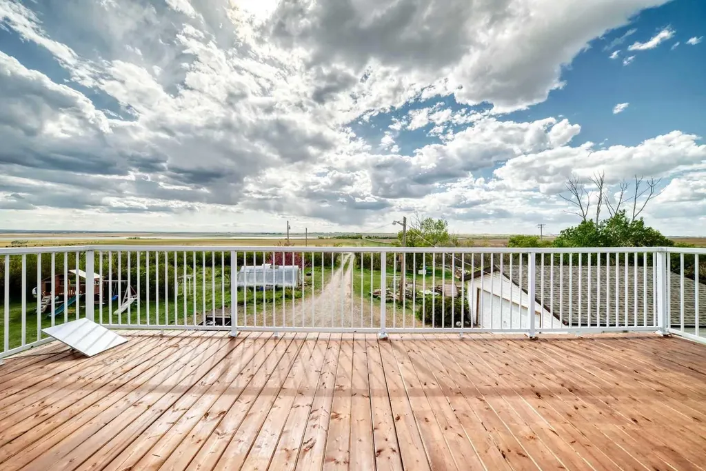 225079 Range Road 245 Rural Wheatland County AB T1P 0N5