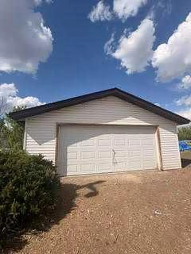 225079 Range Road 245 Rural Wheatland County AB T1P 0N5