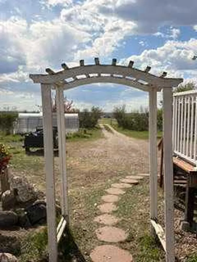 225079 Range Road 245 Rural Wheatland County AB T1P 0N5