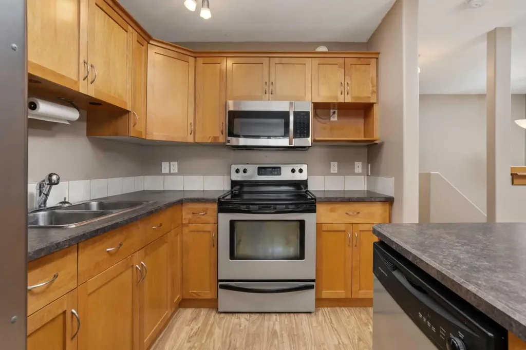 4915 45 Street Camrose AB T4V 1E3