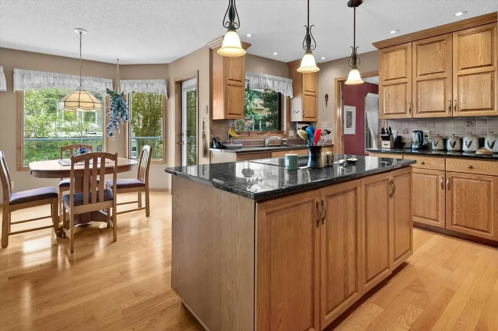 40 Scenic Ridge Place NW Calgary AB T3L 1V3