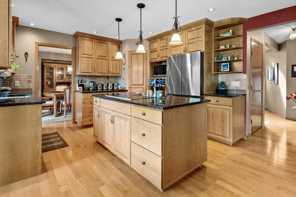 40 Scenic Ridge Place NW Calgary AB T3L 1V3