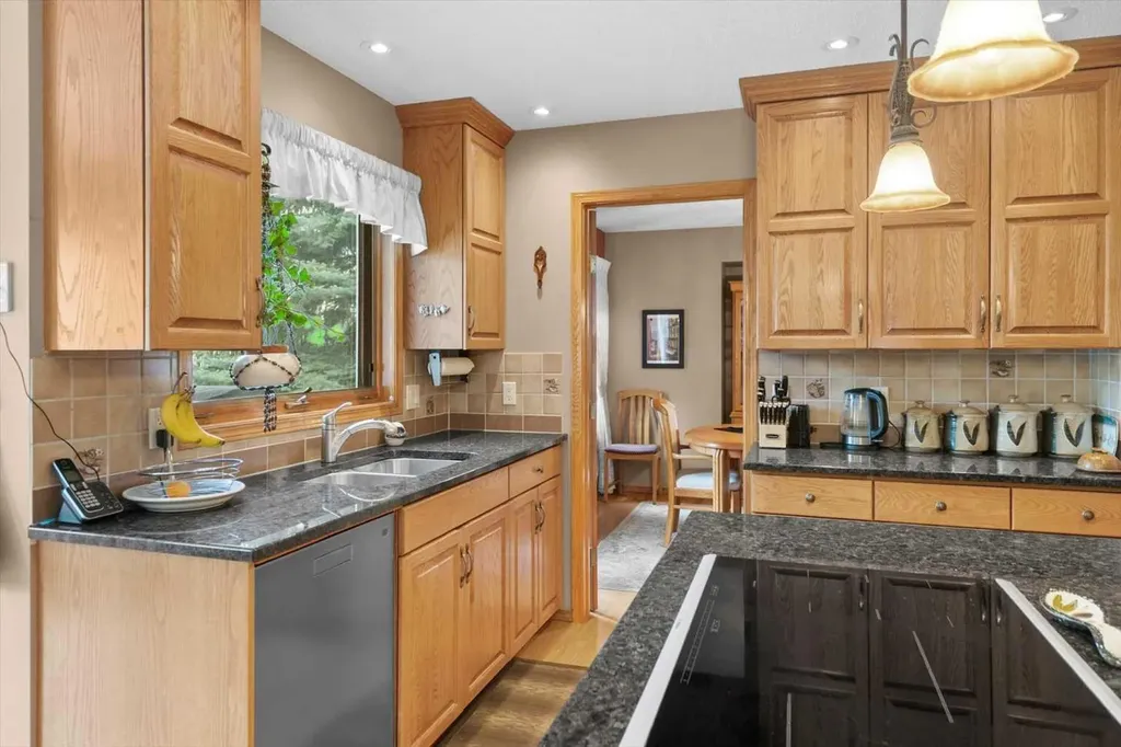 40 Scenic Ridge Place NW Calgary AB T3L 1V3