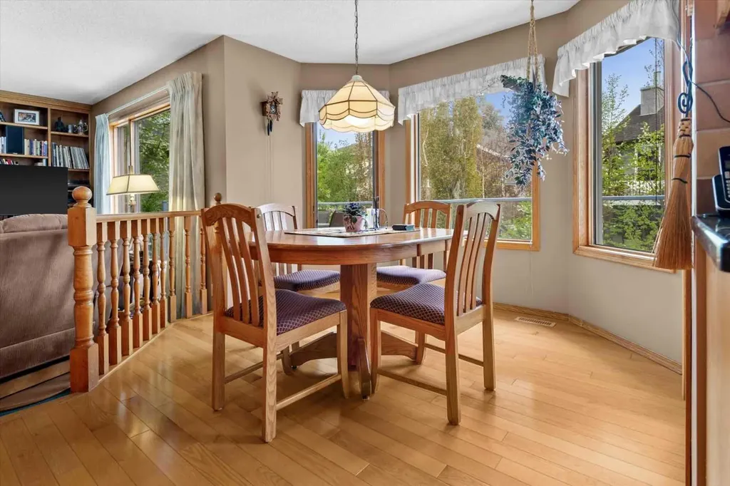 40 Scenic Ridge Place NW Calgary AB T3L 1V3
