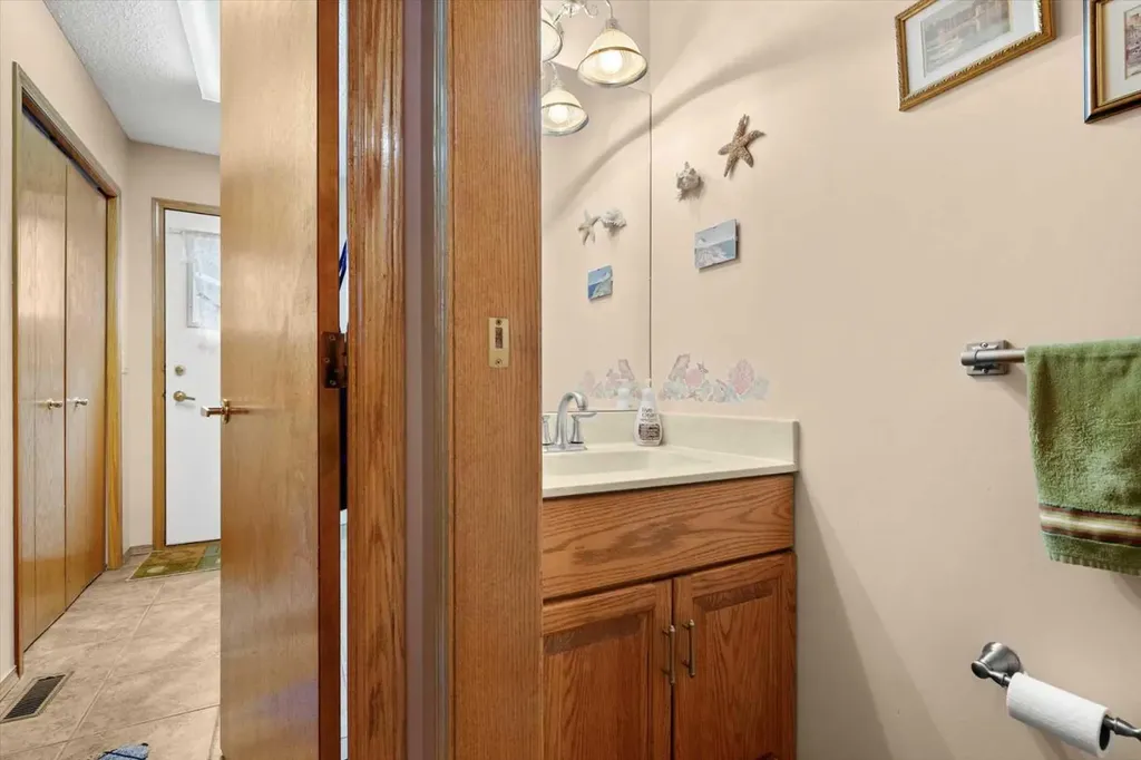 40 Scenic Ridge Place NW Calgary AB T3L 1V3