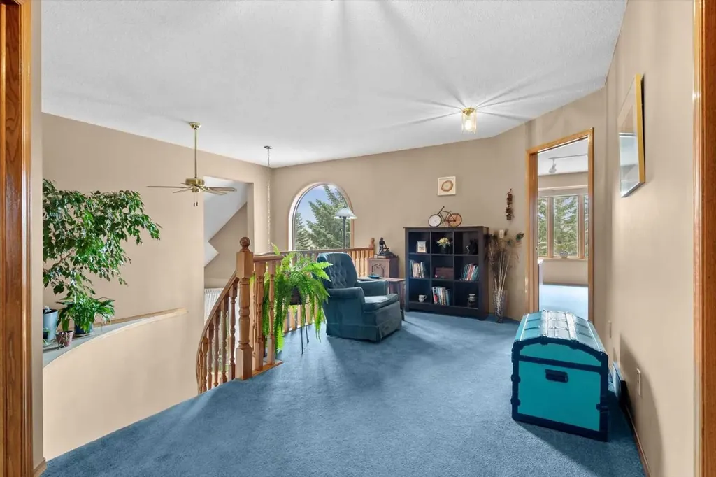 40 Scenic Ridge Place NW Calgary AB T3L 1V3