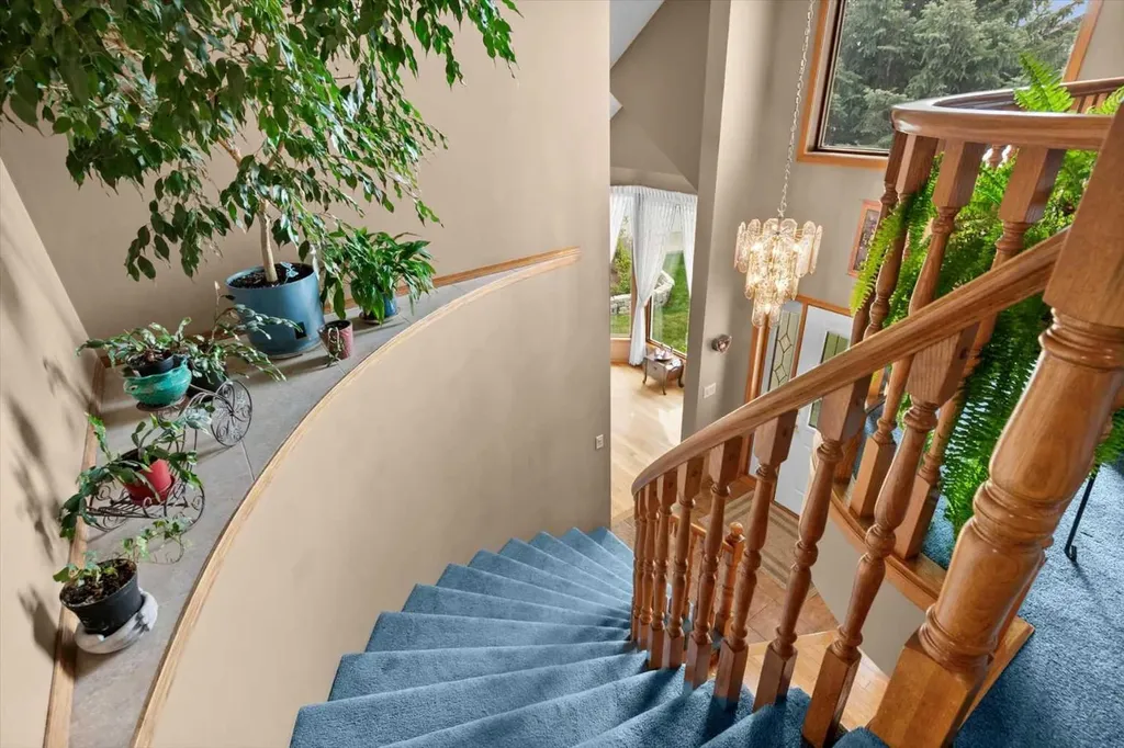 40 Scenic Ridge Place NW Calgary AB T3L 1V3