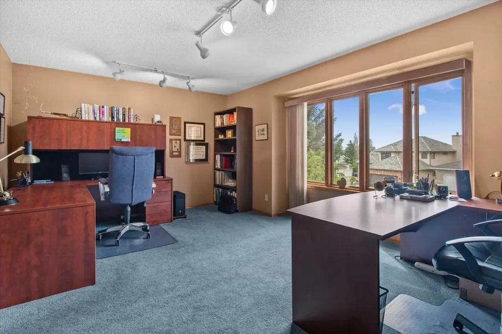 40 Scenic Ridge Place NW Calgary AB T3L 1V3