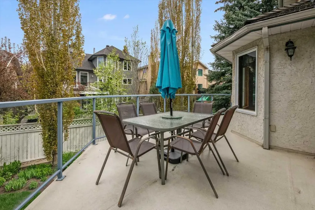 40 Scenic Ridge Place NW Calgary AB T3L 1V3