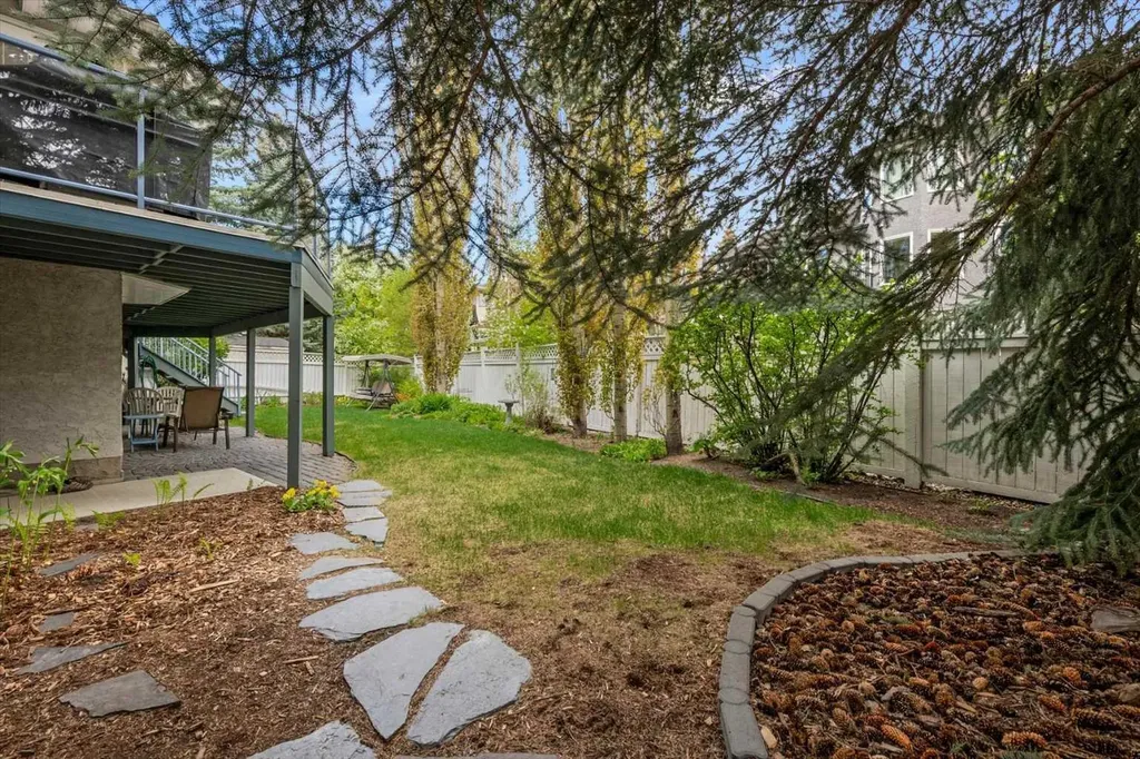 40 Scenic Ridge Place NW Calgary AB T3L 1V3