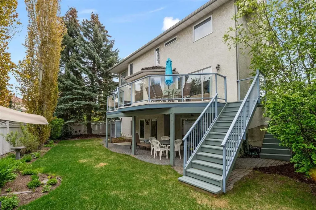 40 Scenic Ridge Place NW Calgary AB T3L 1V3
