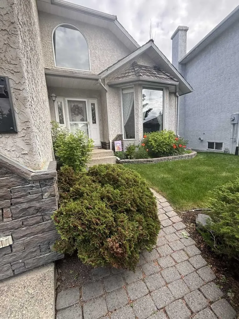 40 Scenic Ridge Place NW Calgary AB T3L 1V3