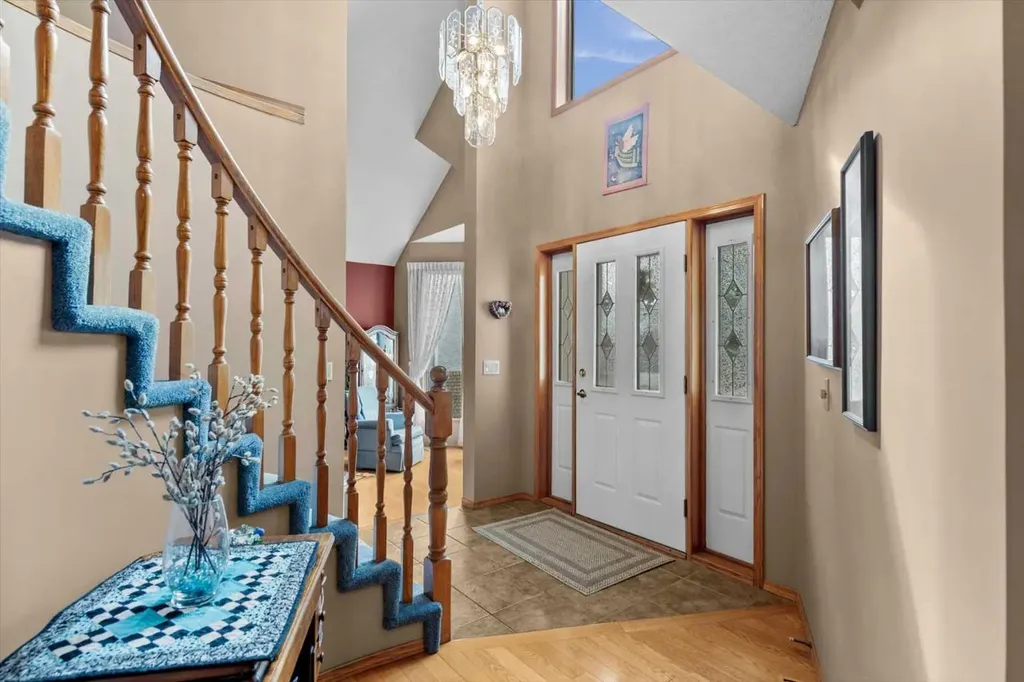 40 Scenic Ridge Place NW Calgary AB T3L 1V3
