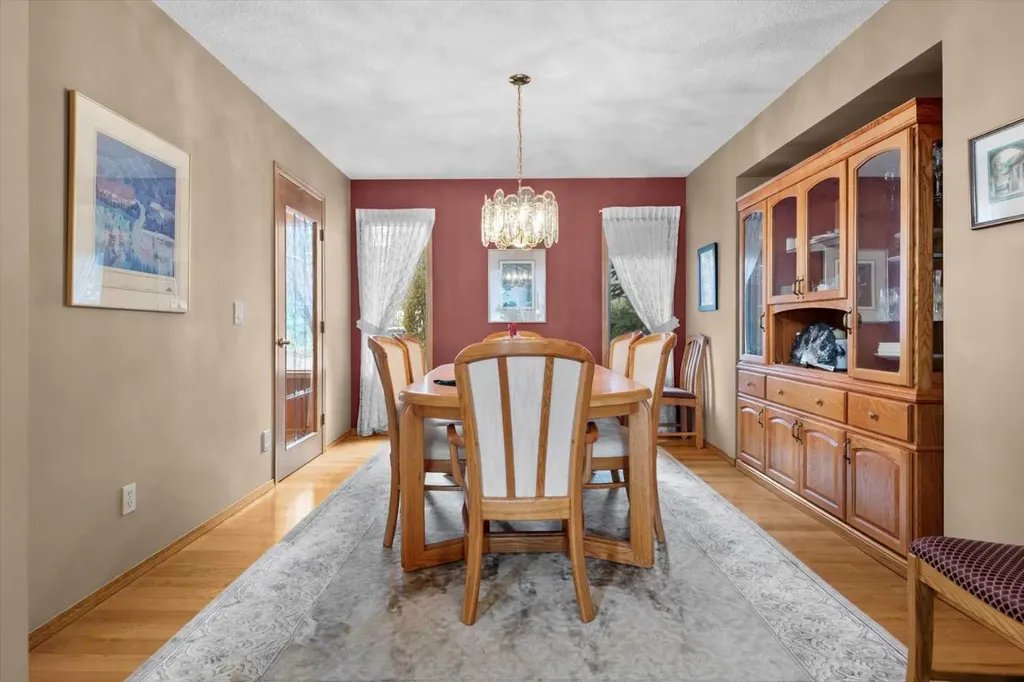 40 Scenic Ridge Place NW Calgary AB T3L 1V3