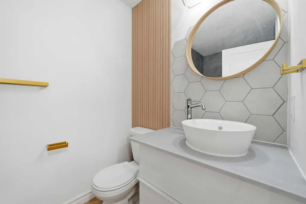 2804 17 Avenue SW Calgary AB T3E 6K8