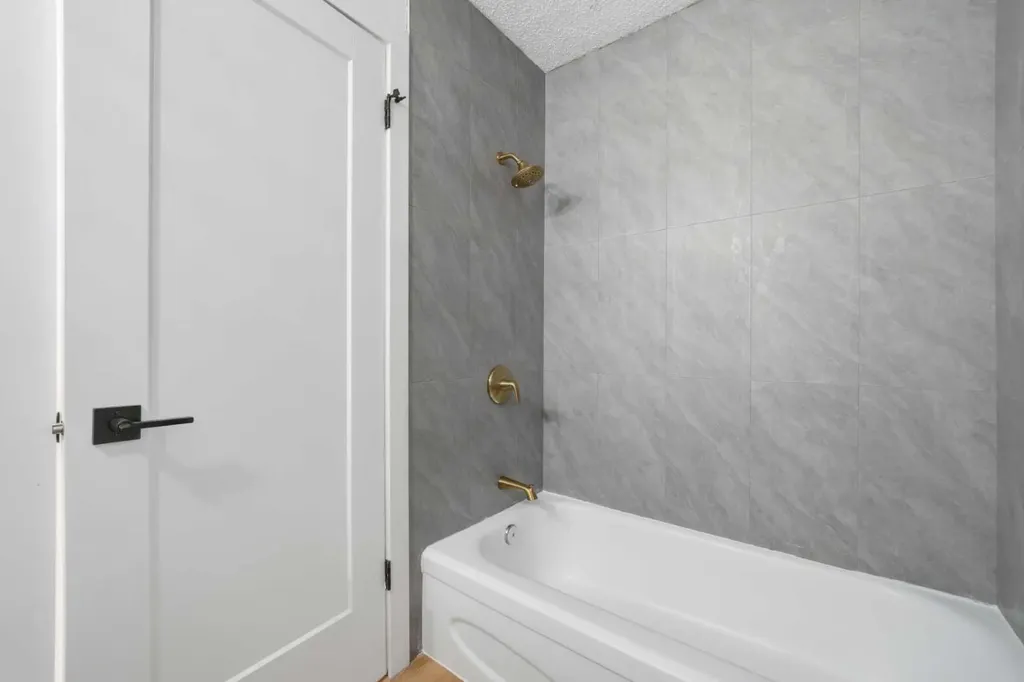 2804 17 Avenue SW Calgary AB T3E 6K8