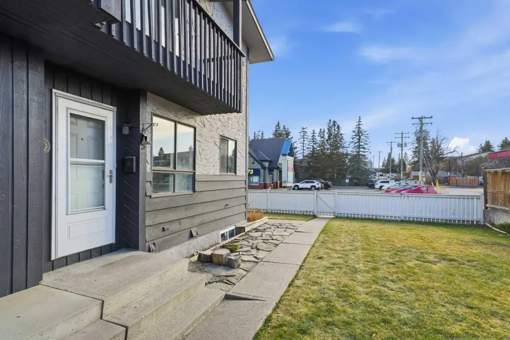 2804 17 Avenue SW Calgary AB T3E 6K8