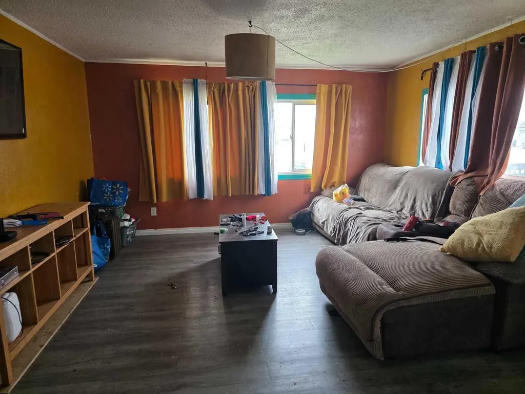 9824 104 Avenue Clairmont AB T8X 5A8