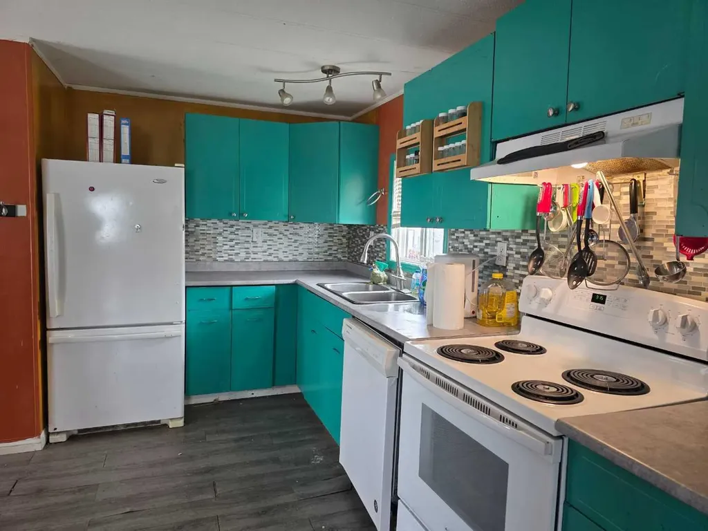 9824 104 Avenue Clairmont AB T8X 5A8