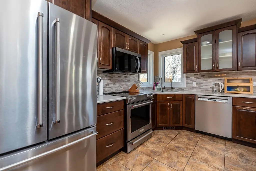 4005 60th Avenue Lloydminster AB T9V2R9