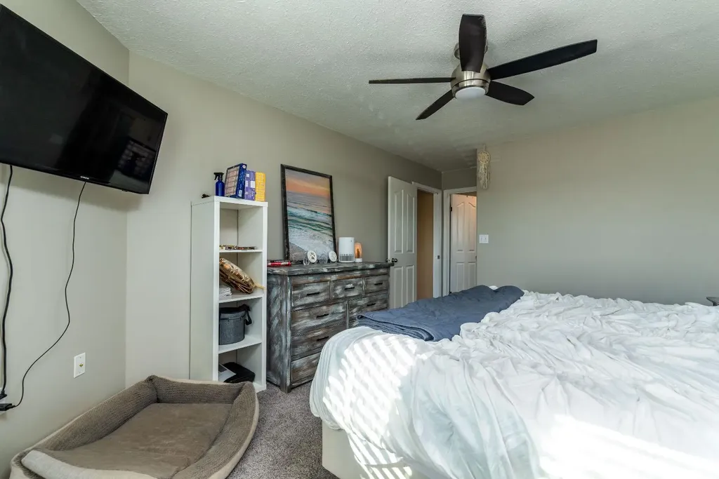 4005 60th Avenue Lloydminster AB T9V2R9