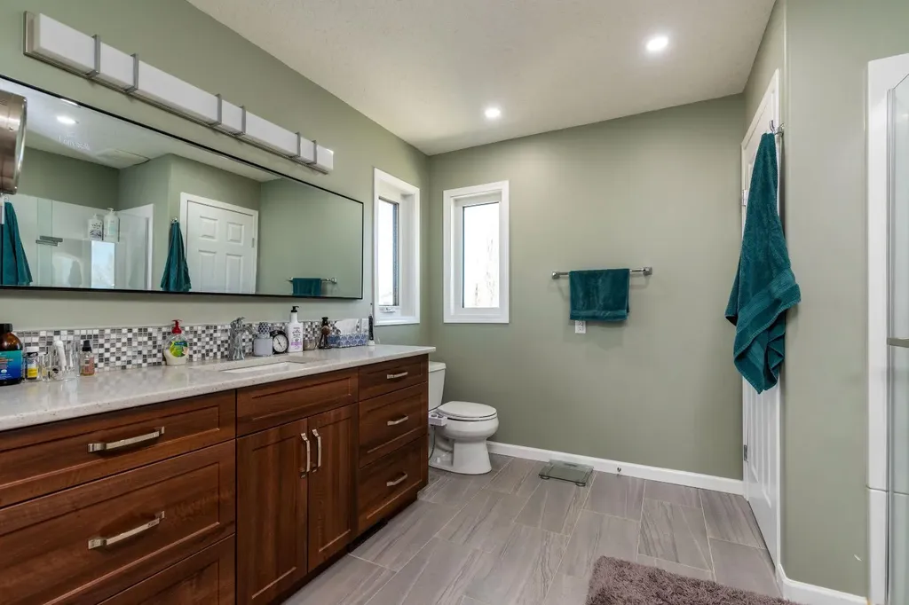 4005 60th Avenue Lloydminster AB T9V2R9