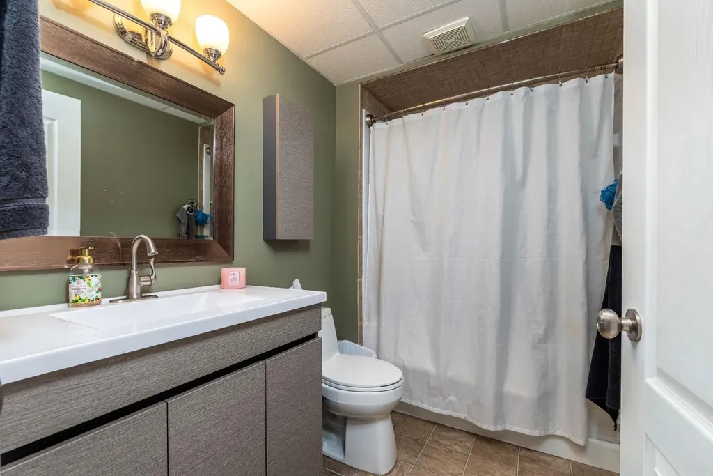 4005 60th Avenue Lloydminster AB T9V2R9