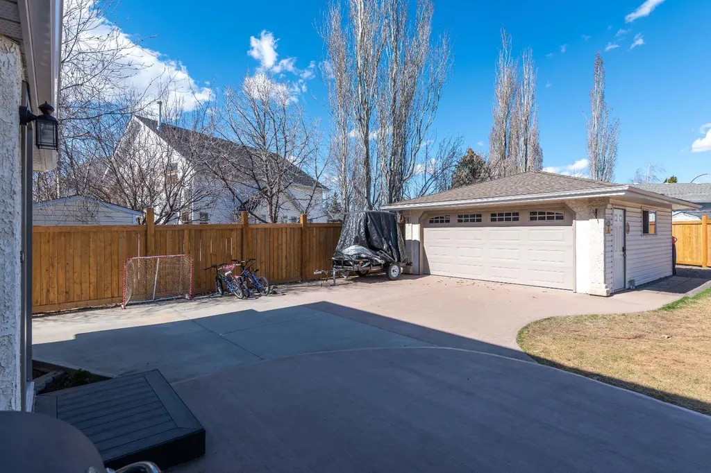 4005 60th Avenue Lloydminster AB T9V2R9